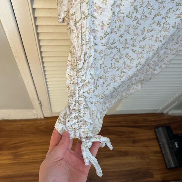 Floral Print White Crop Top Wild Fable Size Large - Picture 3 of 4